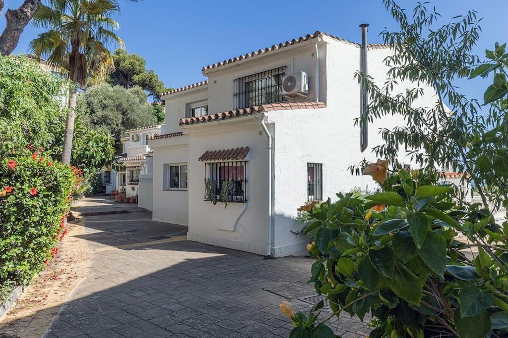 Quaint 2 Bedroom Townhouse With Pool Close To Sea! Benalmádena Εξωτερικό φωτογραφία